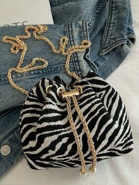 Black and White Preppy Women's Stripe Chain Mini Bucket Crossbody Bag